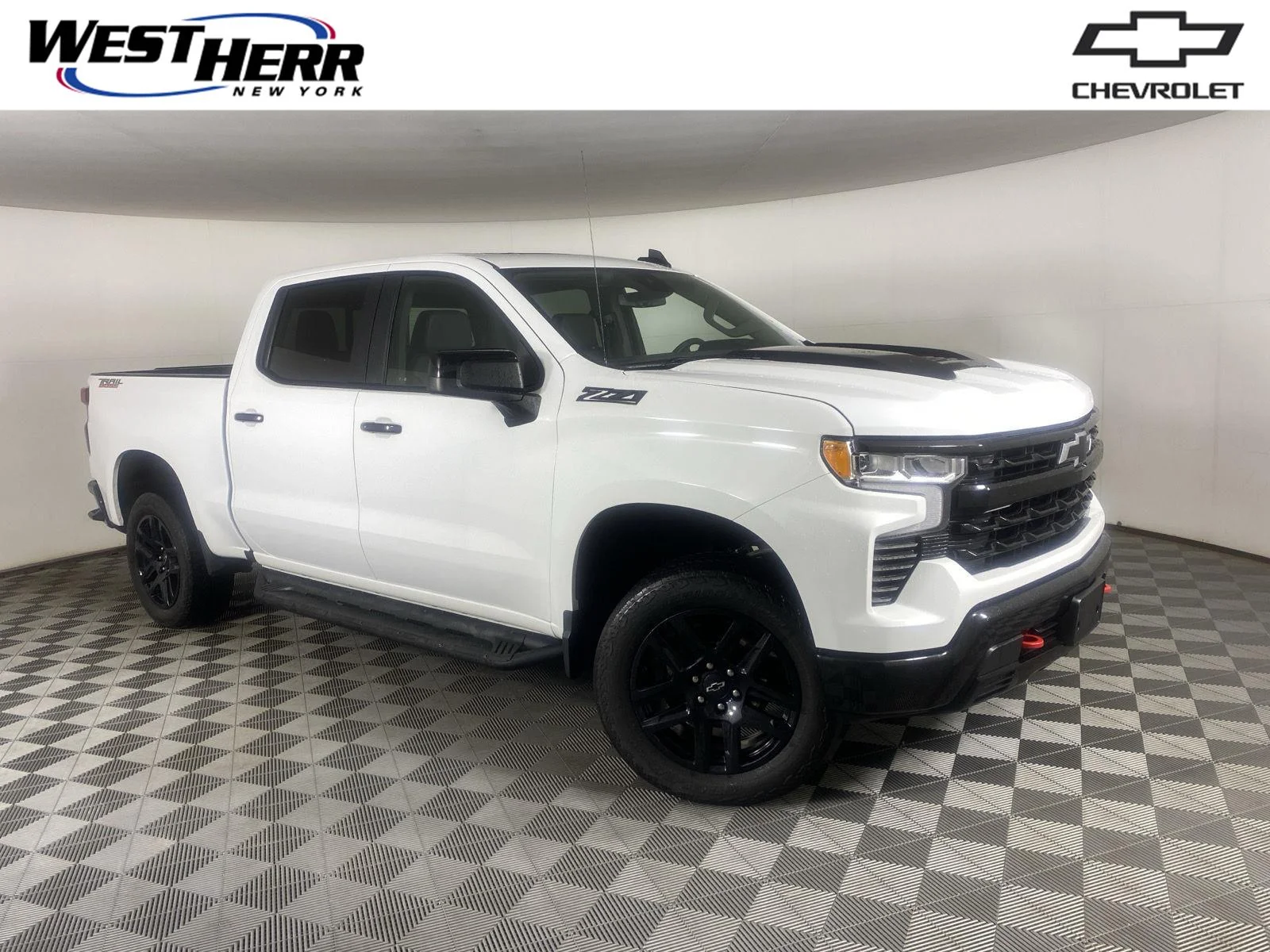 Used 2025 Summit White Chevrolet LT Trail Boss image 1