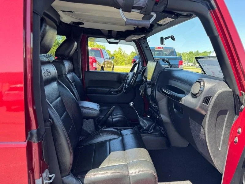 Used 2012 Red Jeep Sahara image 10