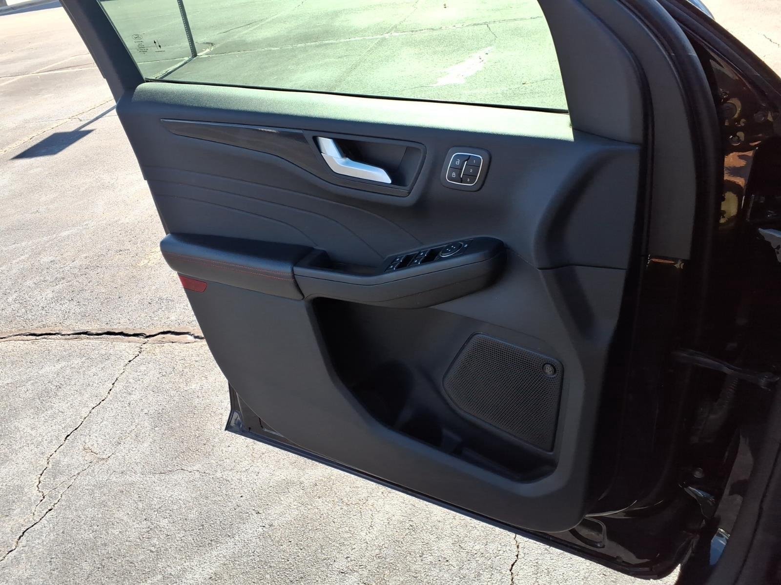 Used 2023 Agate Black Metallic Ford ST-Line Select image 27