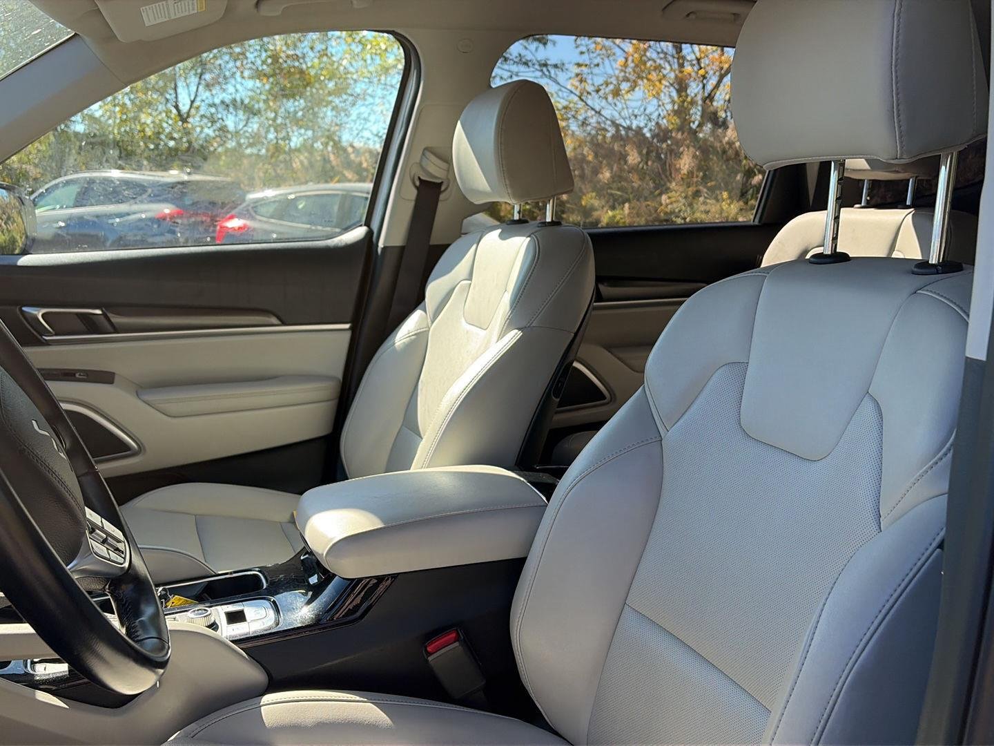 Used 2023 Glacial White Pearl Kia S image 5