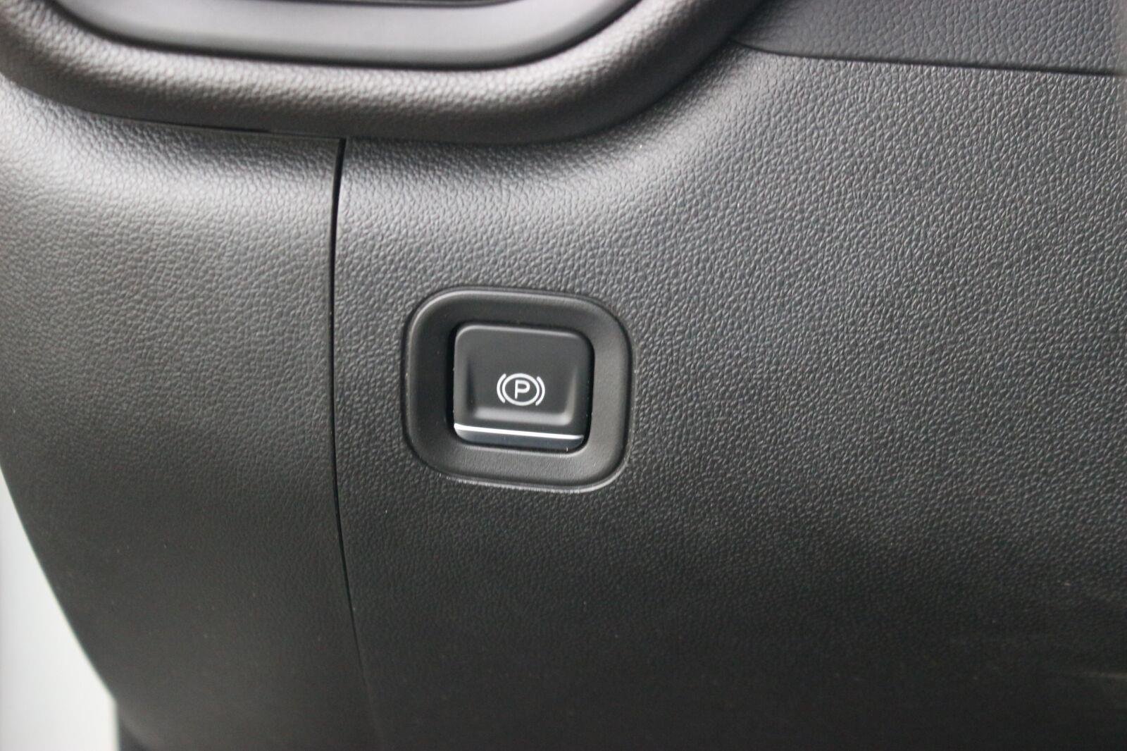 Used 2023 Silver Ice Metallic Chevrolet Custom image 21