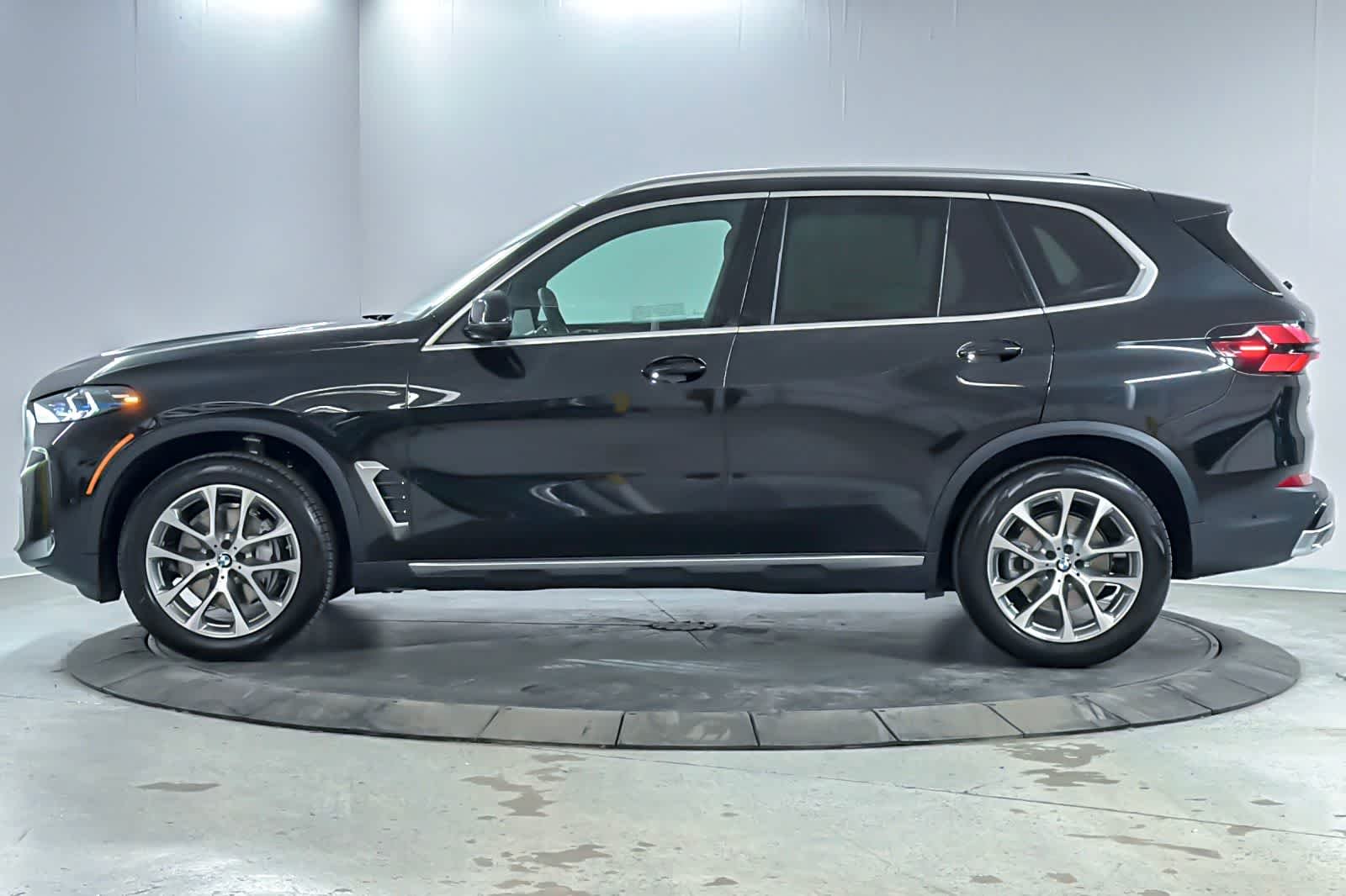 New 2026 Black Sapphire Metallic BMW xDrive40i image 5