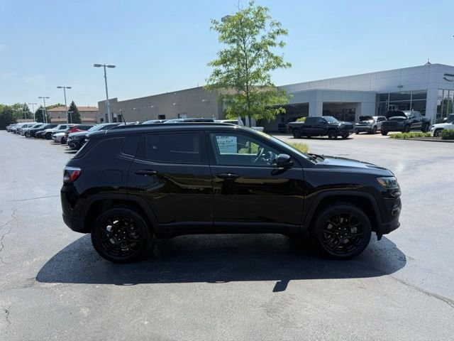Certified Used 2023 Diamond Black Jeep Latitude image 5