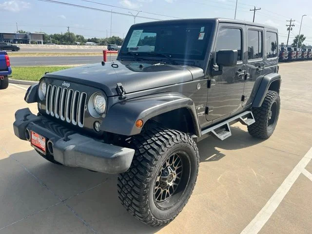 Used 2018 Gray Jeep Unlimited Sahara image 3