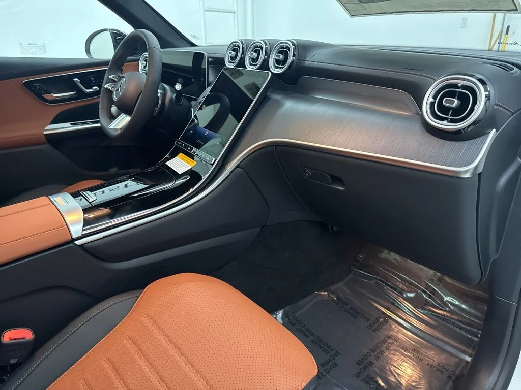 Used 2026 White Mercedes-Benz GLC 300 image 28