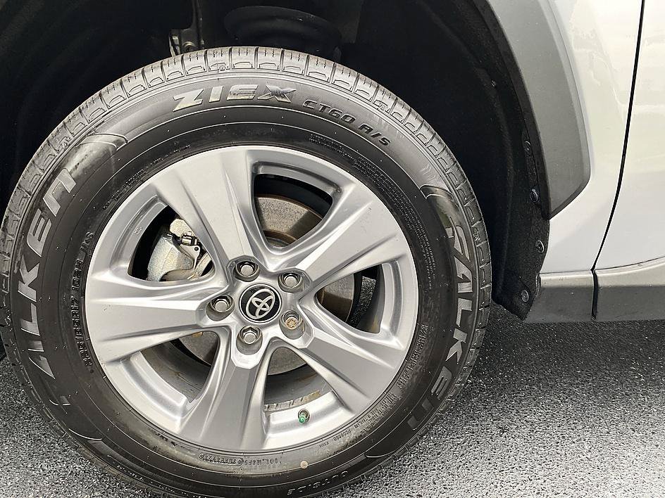 Used 2022 Silver Sky Metallic Toyota Hybrid XLE image 8
