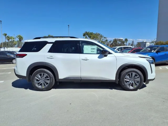 New 2026 Everest White Pearl TriCoat Nissan SV image 4