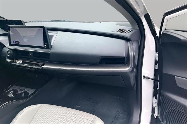 Certified Used 2025 WIND CHILL PEARL Toyota  image 18
