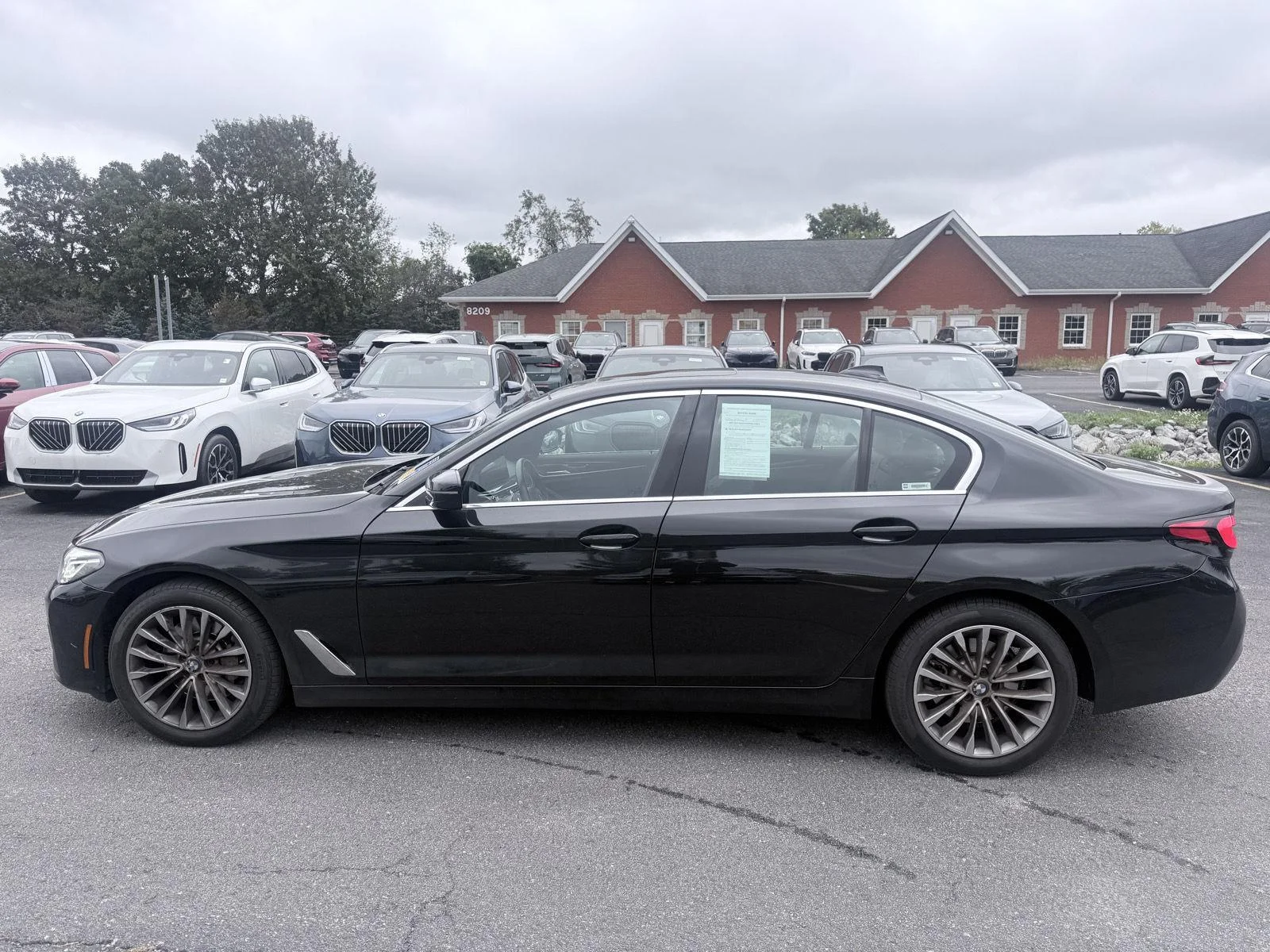Used 2023 Black Sapphire Metallic BMW 530i xDrive image 4