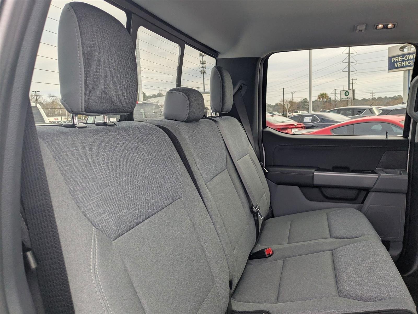 New 2025 Oxford White Ford XLT image 31