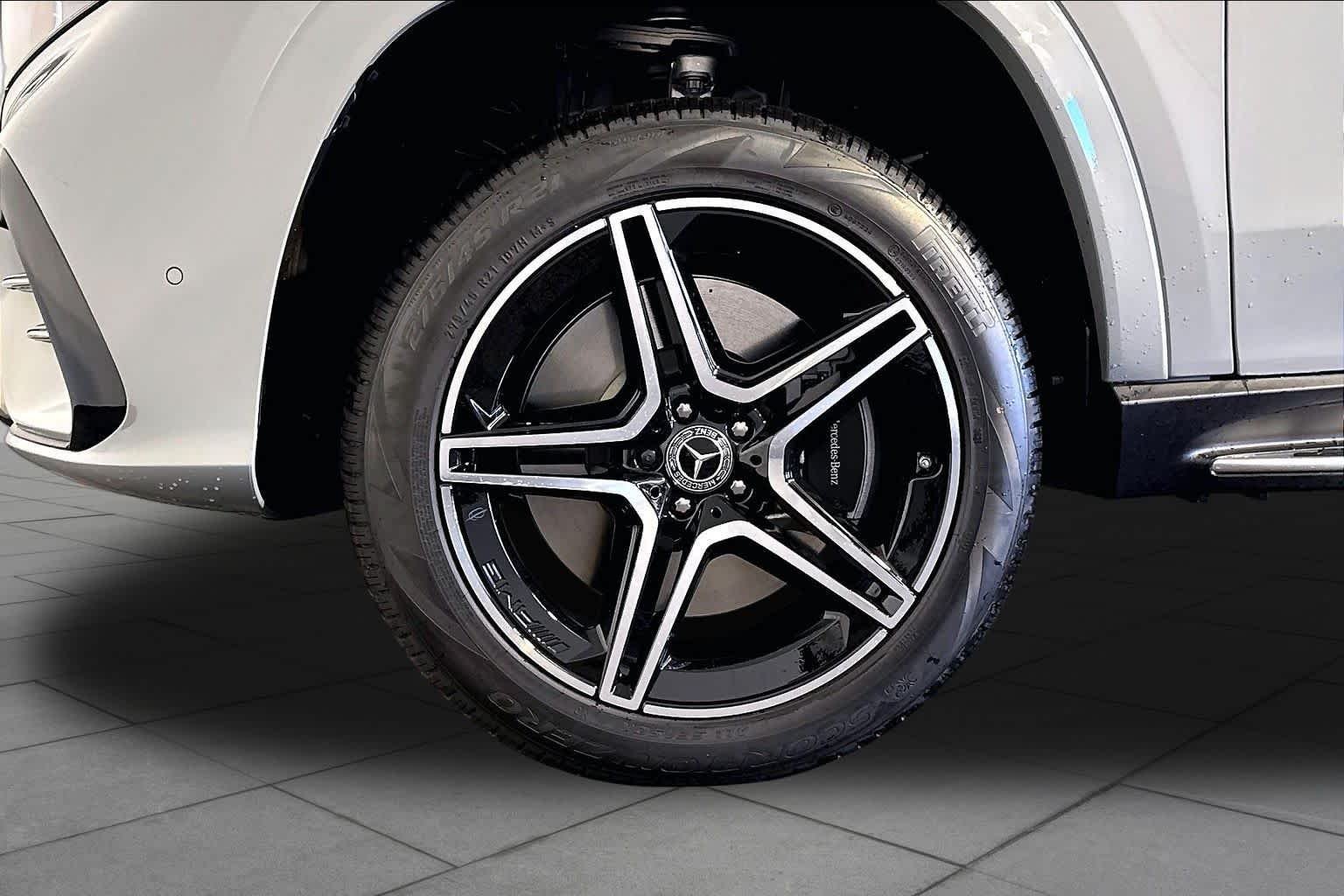New 2027 MANUFAKTUR Alpine Grey Mercedes-Benz GLS 450 image 17