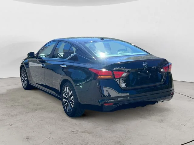 Used 2024 Super Black Nissan 2.5 SV image 3