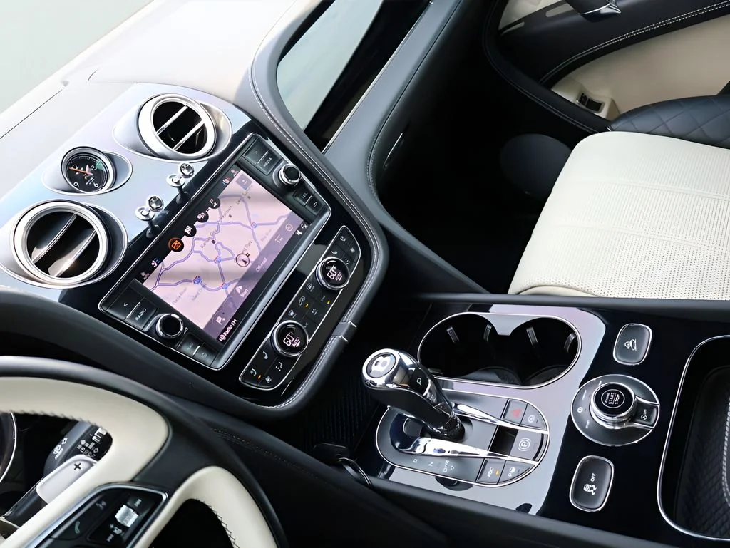 Used 2018 Glacier White Bentley W12 image 20