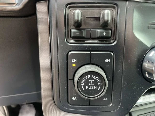 New 2026 Agate Black Metallic Ford Platinum image 18