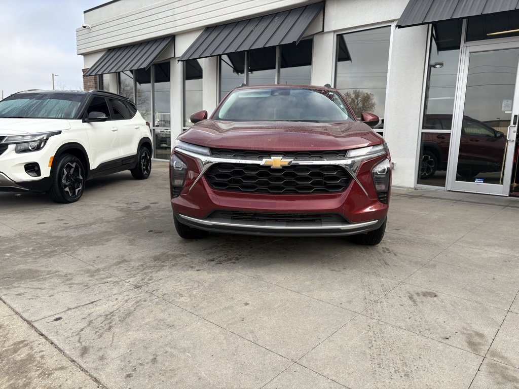 2024 Chevrolet Trax LT photo 2