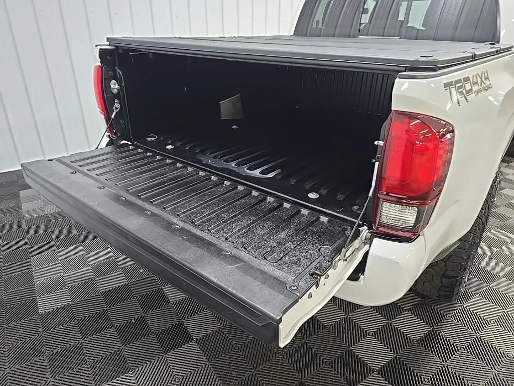 Used 2022 White Toyota SR image 11