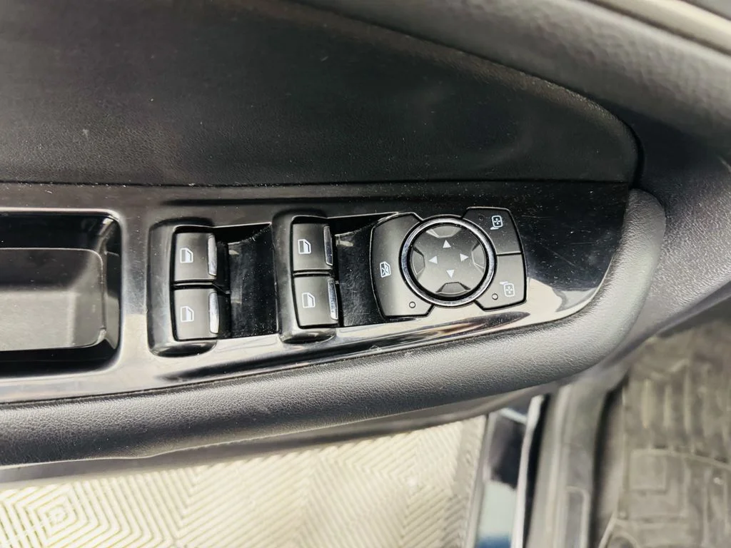 Used 2019 Black Ford SEL image 7