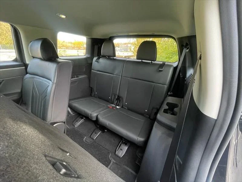 Used 2025 Phantom Black Hyundai SEL image 17