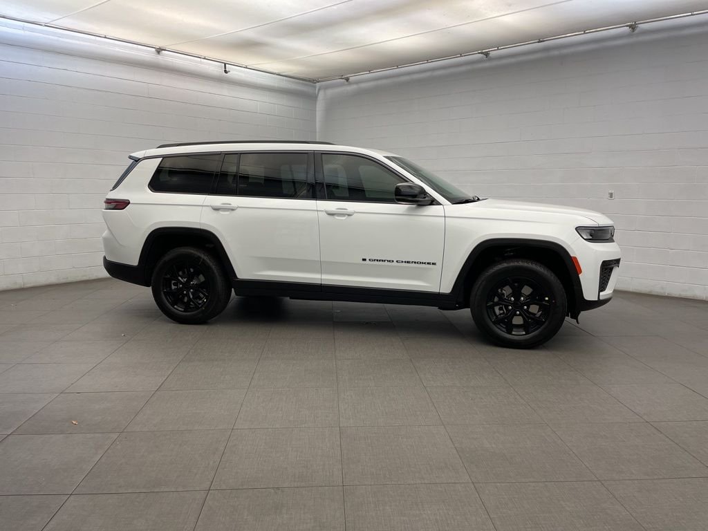 New 2026 Bright White Clearcoat Jeep Altitude image 2