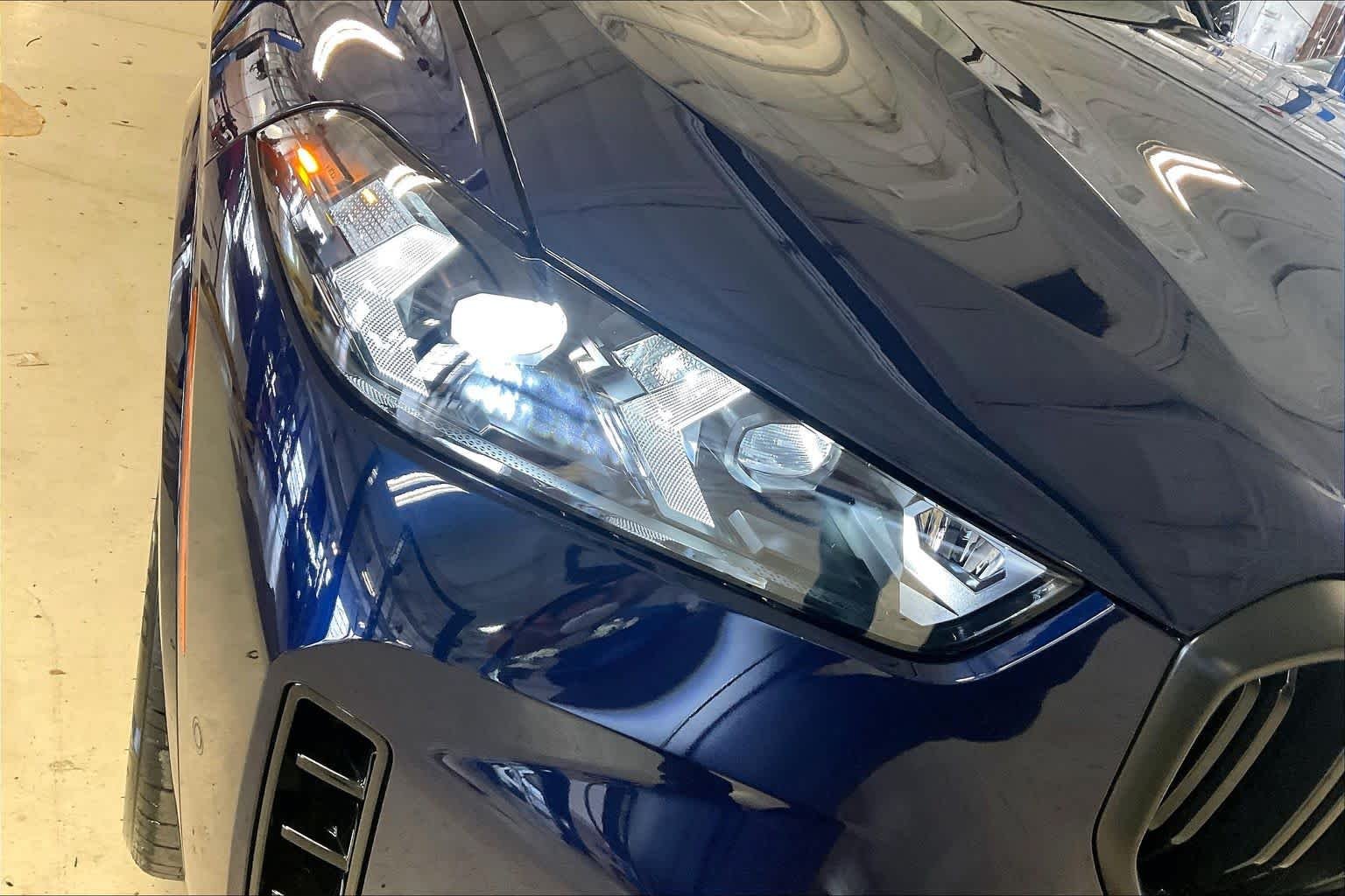 New 2026 Tanzanite Blue II Metallic BMW M60i image 13
