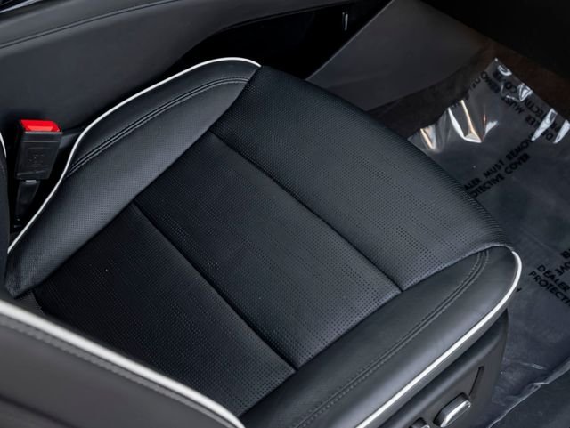 Used 2022 Crystal White Tricoat Cadillac Sport image 35