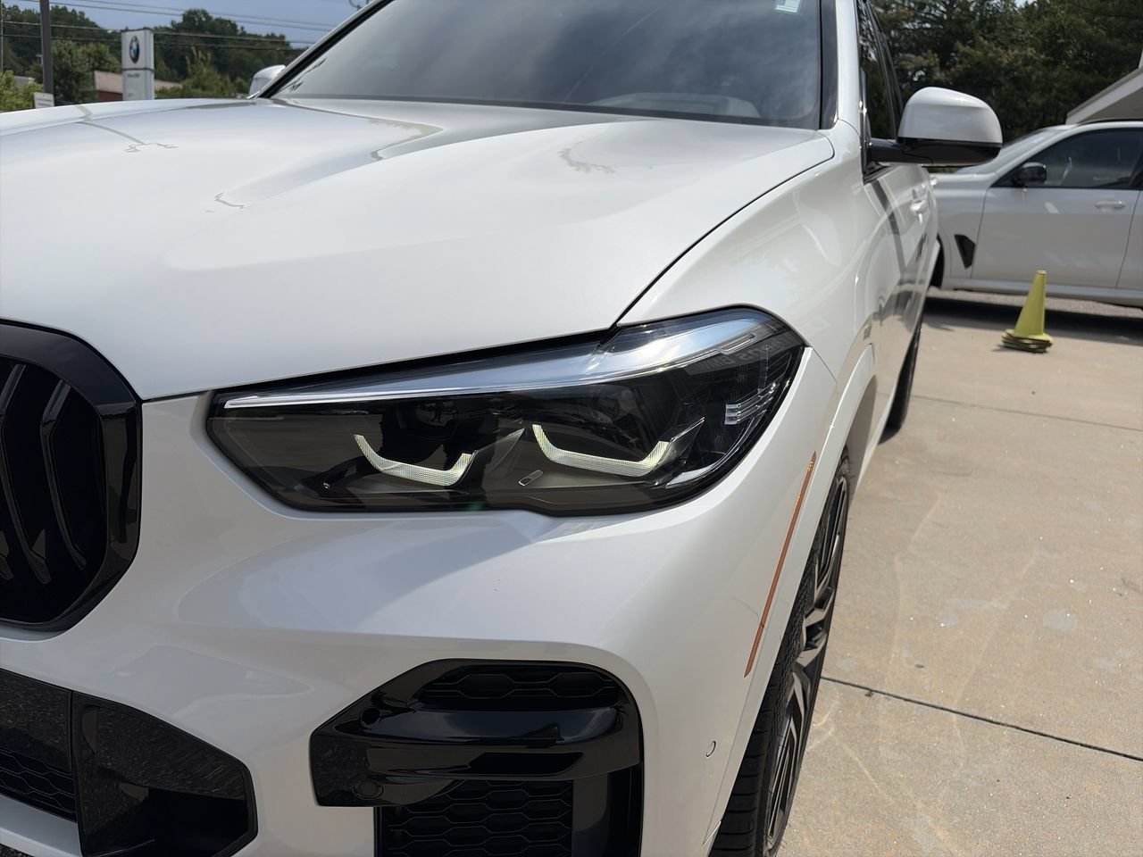 Used 2023 Mineral White Metallic BMW sDrive40i image 11