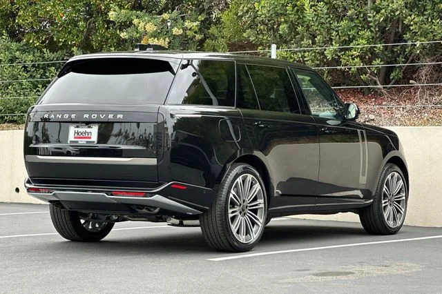 New 2026 Santorini Black Land Rover SE image 5