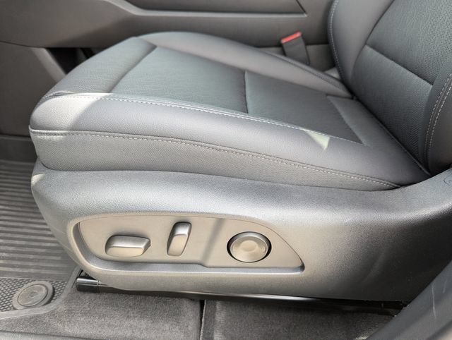 New 2026 Mosaic Black Metallic Chevrolet LT image 24