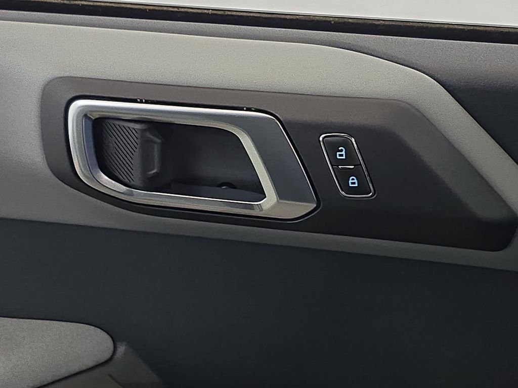 Used 2023 Cactus Gray Ford Badlands image 30