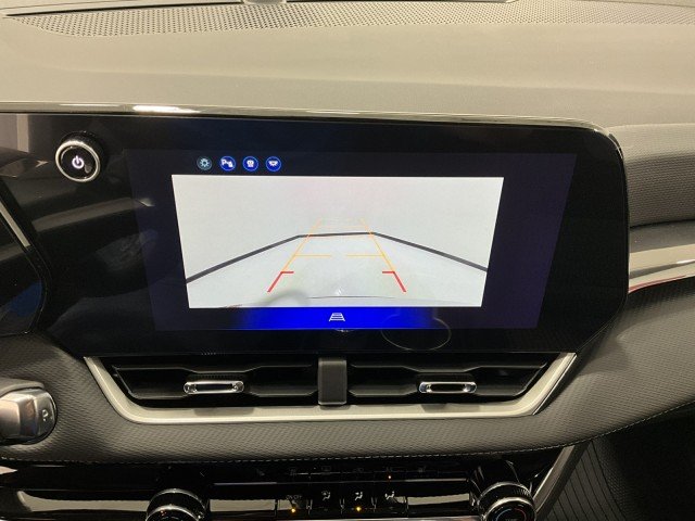 New 2027 Summit White Chevrolet LT image 32