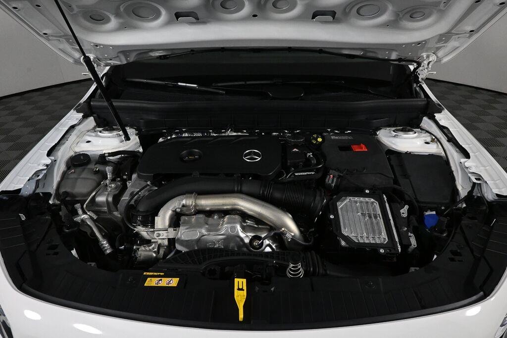 Used 2024 Polar White Mercedes-Benz GLB 250 image 32