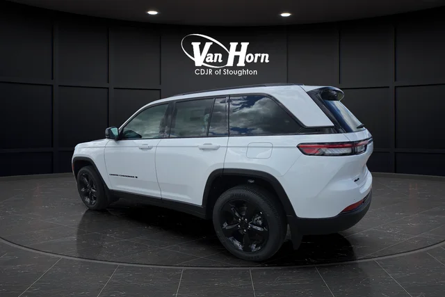New 2025 Bright White Clear-Coat Exterior Paint Jeep Altitude X image 3