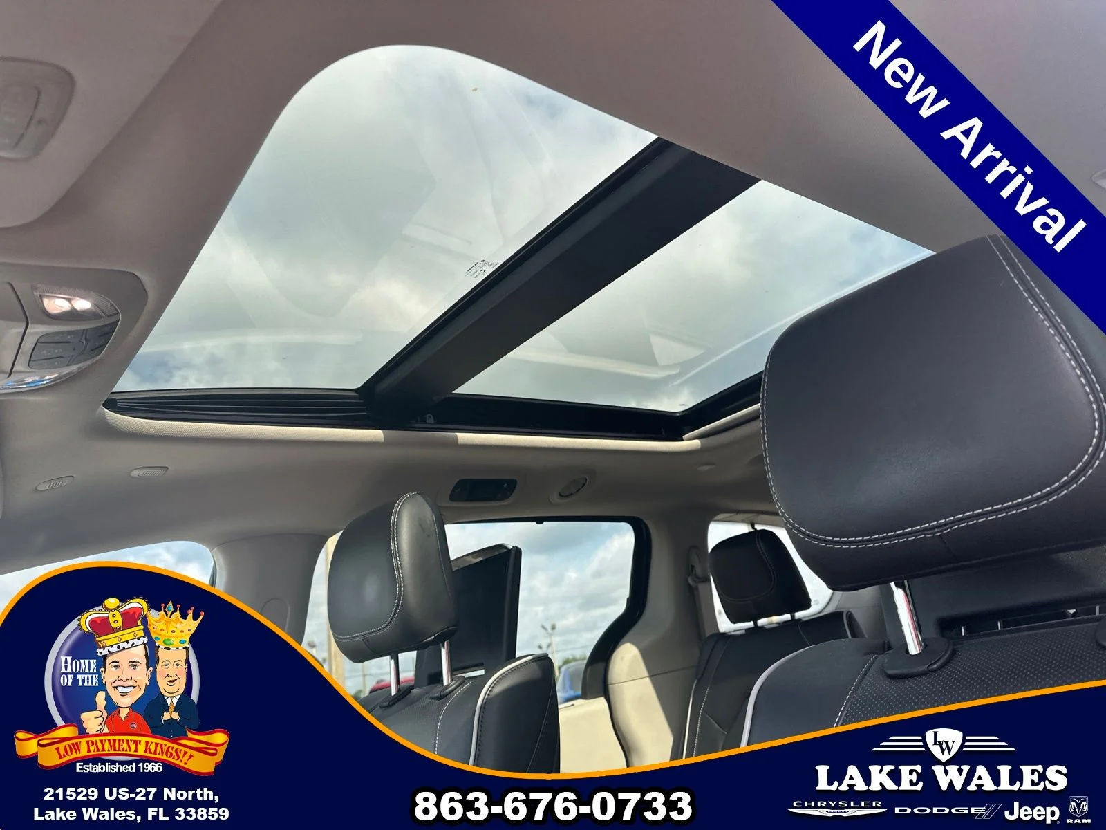 Used 2022 Blue Chrysler Limited image 19