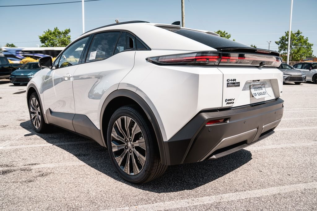 New 2026 Wind Chill Pearl <sup>1</sup> Toyota  XSE image 5