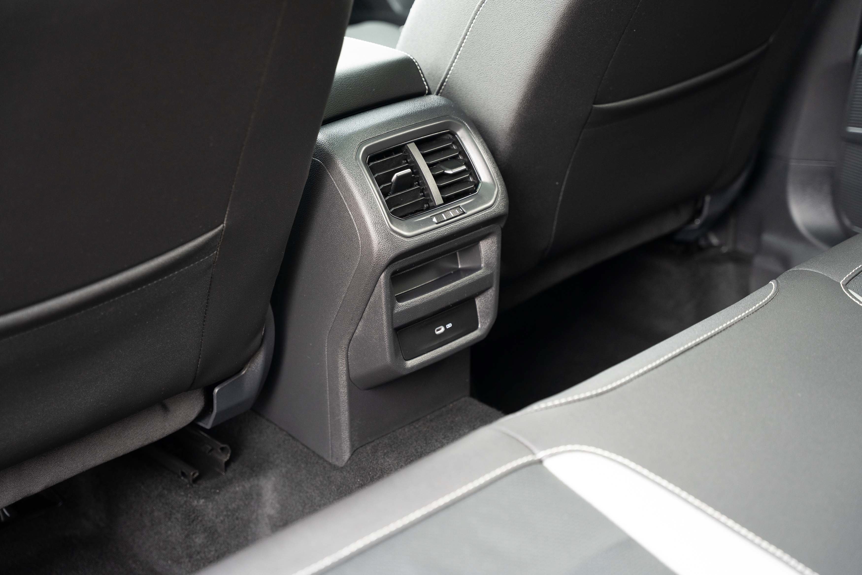 Used 2024 Platinum Gray Metallic Volkswagen SEL image 23