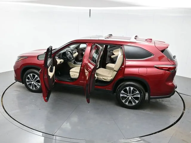 Used 2022 Ruby Flare Pearl Toyota XLE image 43