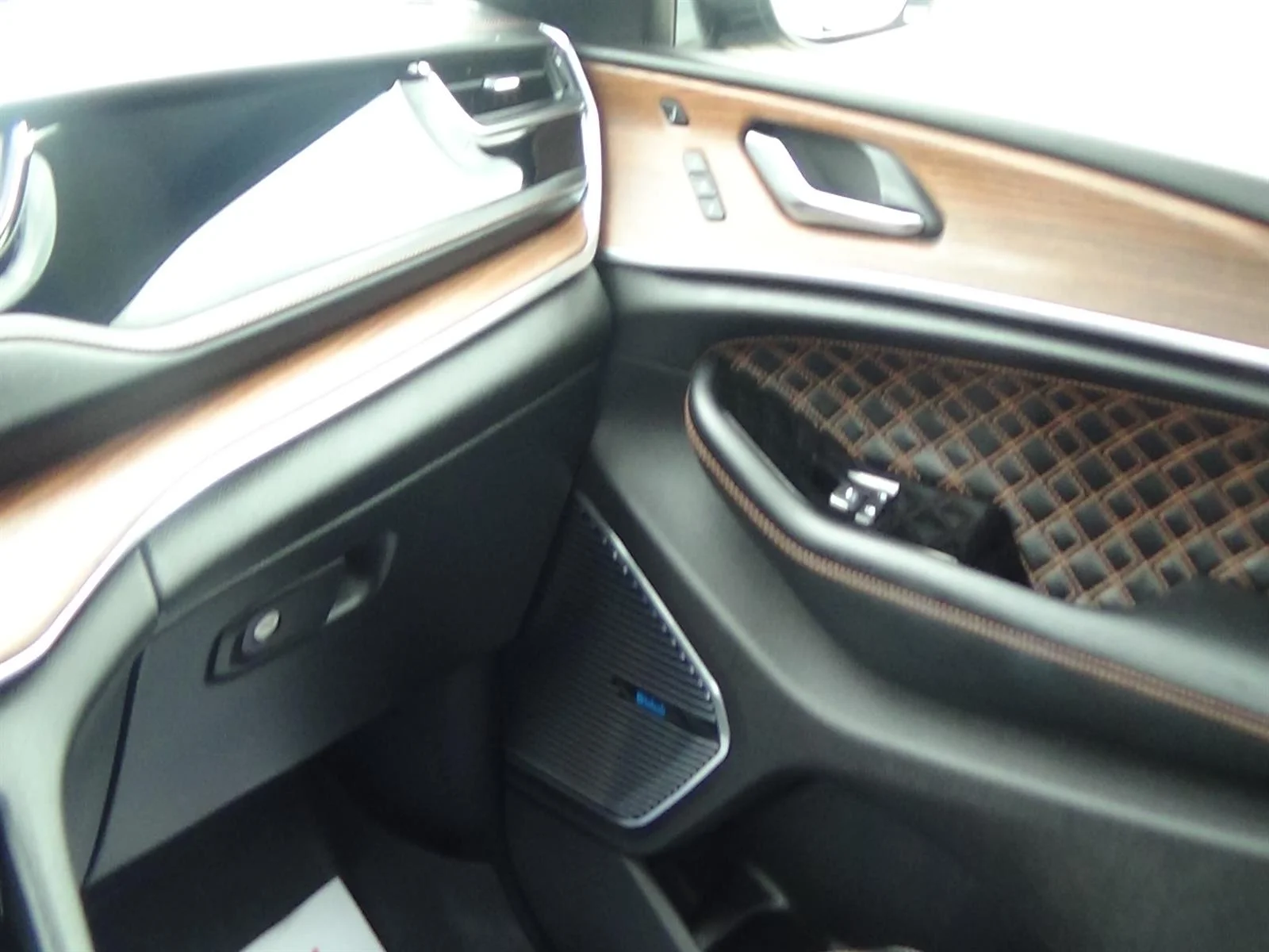 Used 2025 Diamond Black Crystal Pearl Coat (pxj) Jeep Summit image 34