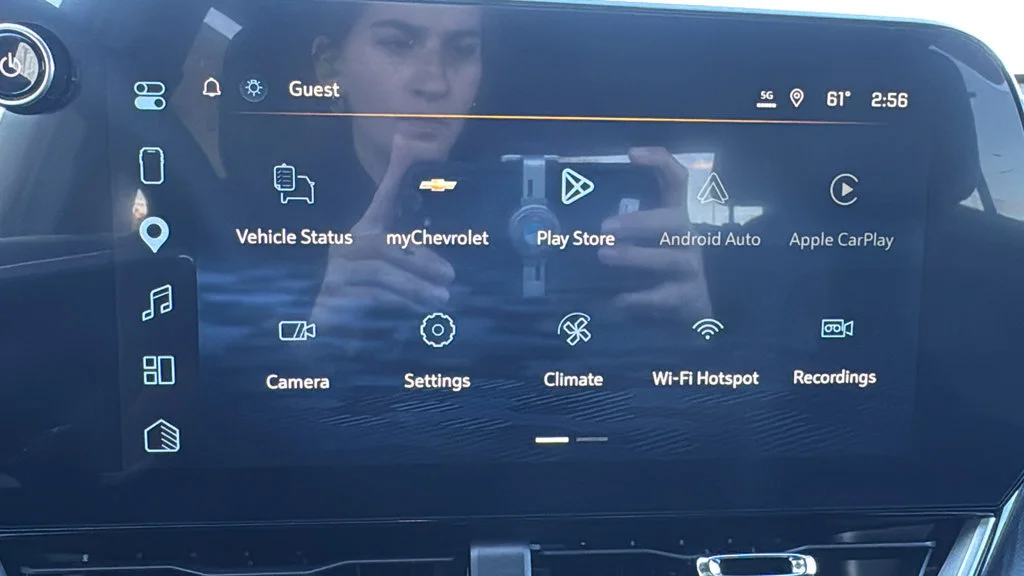 New 2027 Summit White Chevrolet LT image 21