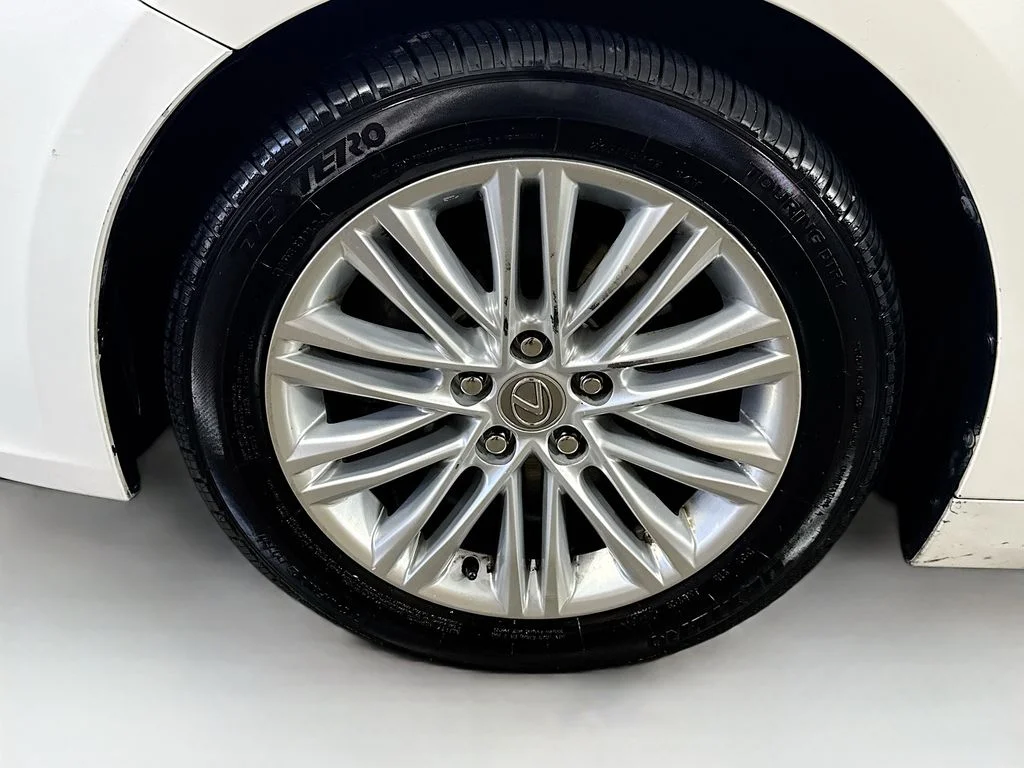Used 2013 White Lexus 350 image 40