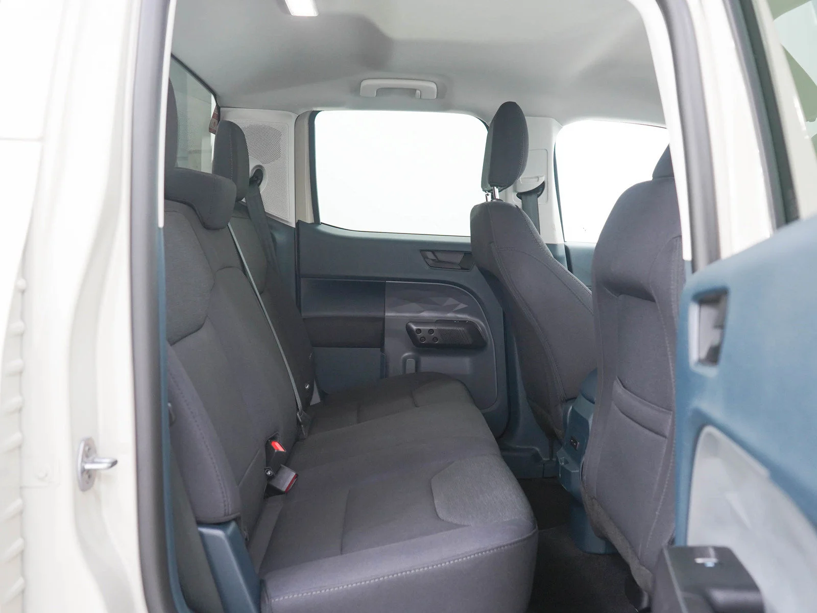 Used 2025 Beige Ford XL image 13
