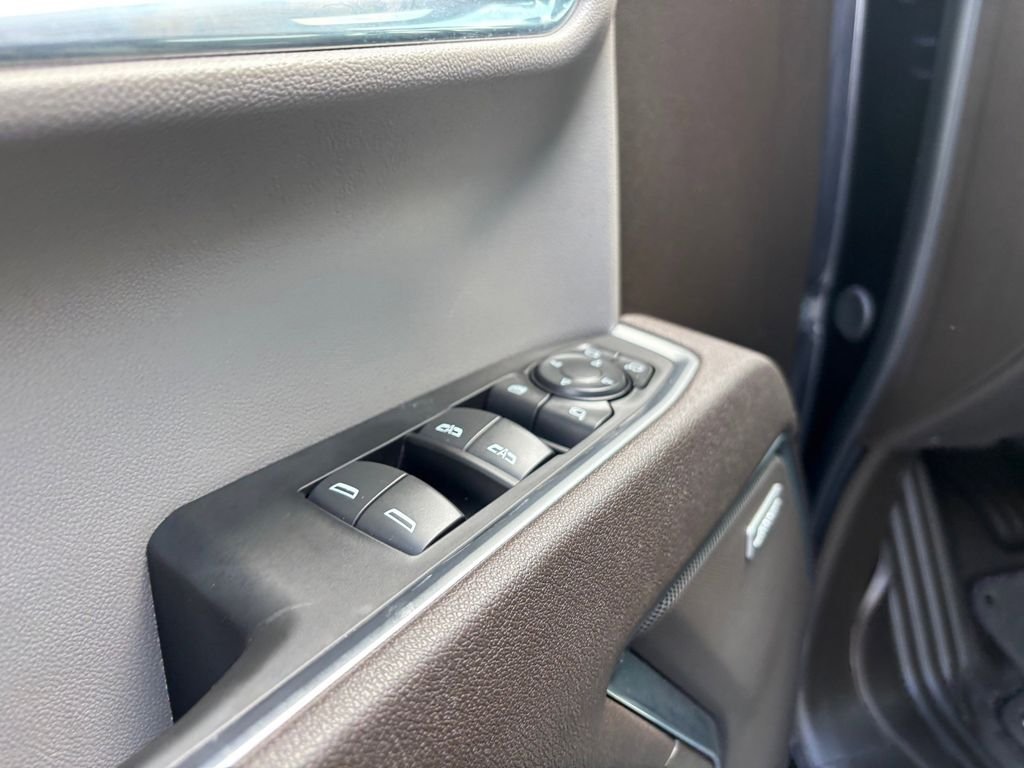 Used 2025 Silver GMC SLT image 23