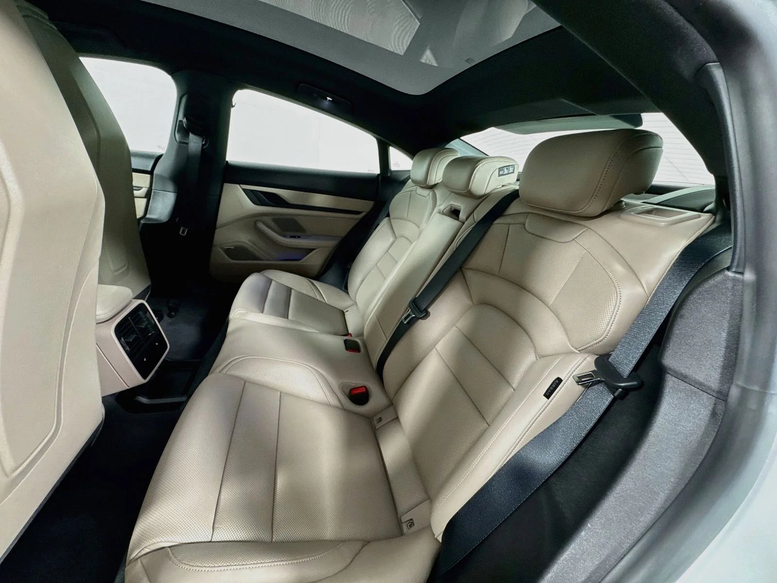 Used 2022 White Porsche Base image 21
