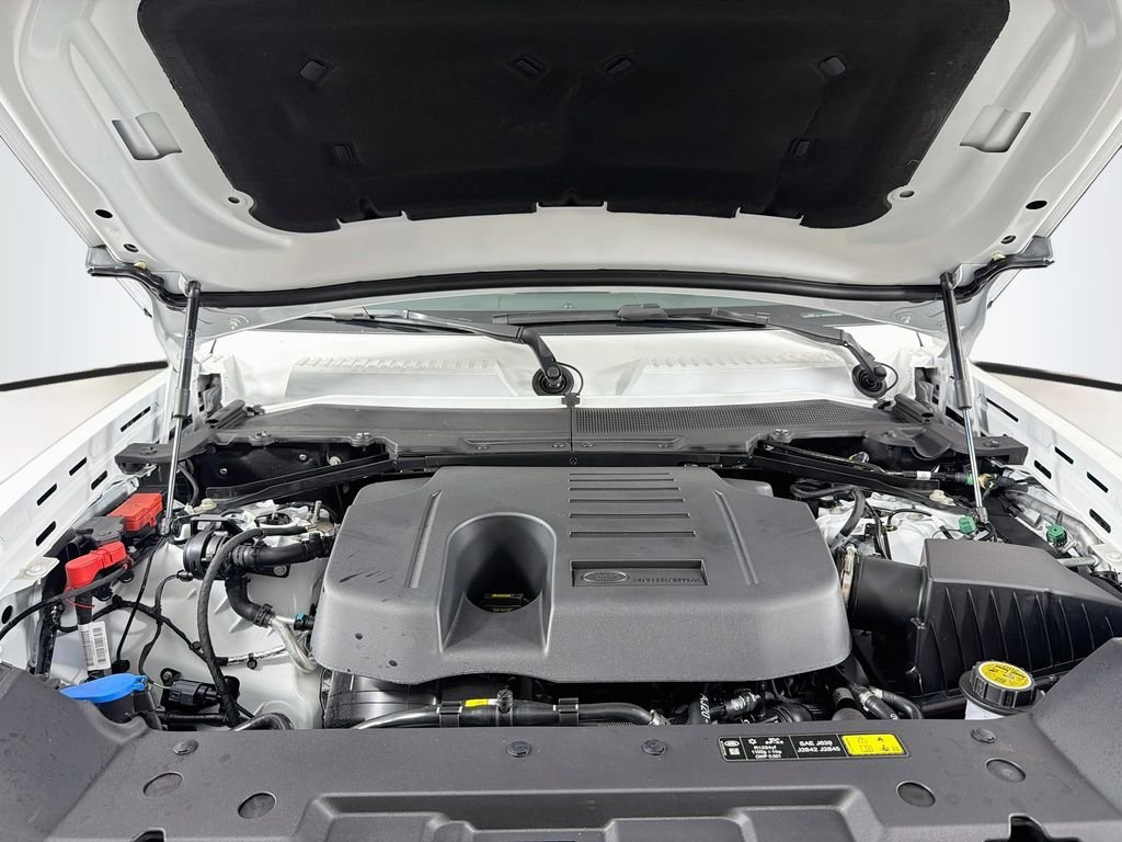 New 2026 Fuji White Land Rover X-Dynamic SE image 32