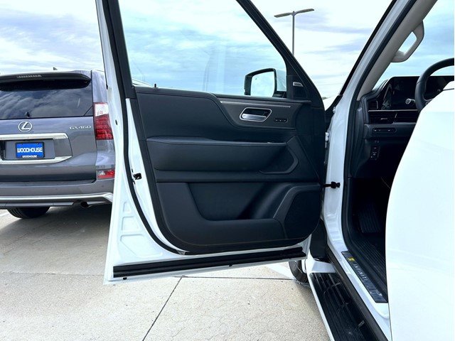 New 2026 RADIANT WHITE INFINITI Pure 4WD image 9