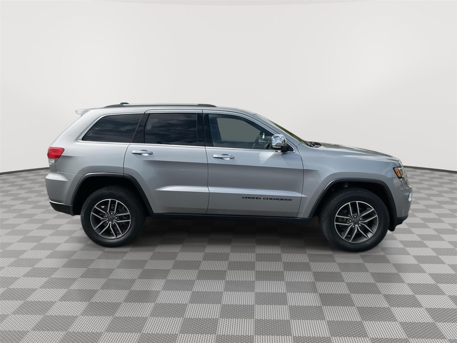 Used 2019 Billet Silver Metallic Clearcoat Jeep Limited image 26