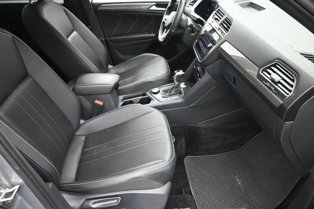 Used 2023 Silver Volkswagen 2.0T SE R-Line Black image 9