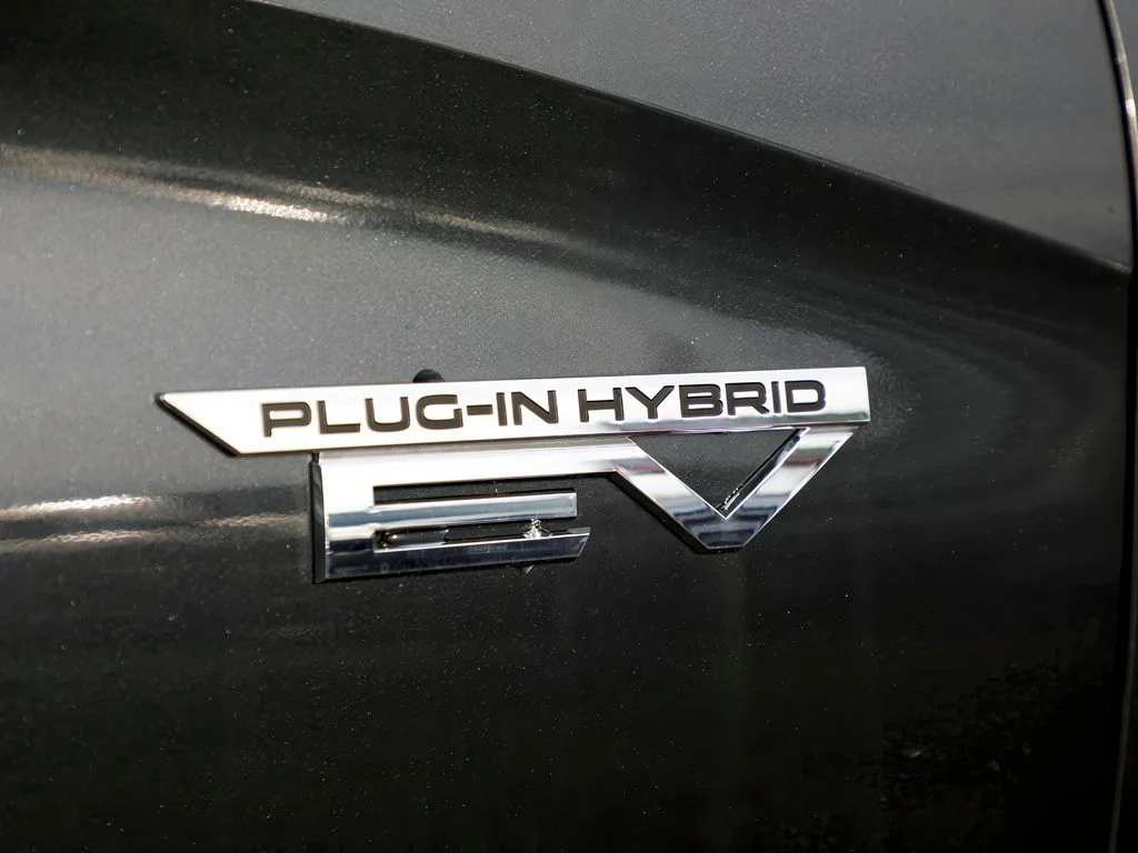 New 2025 Black Mitsubishi SEL image 32