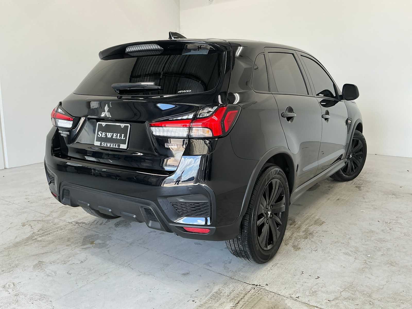 Used 2024 Labrador Black Pearl Mitsubishi LE image 5