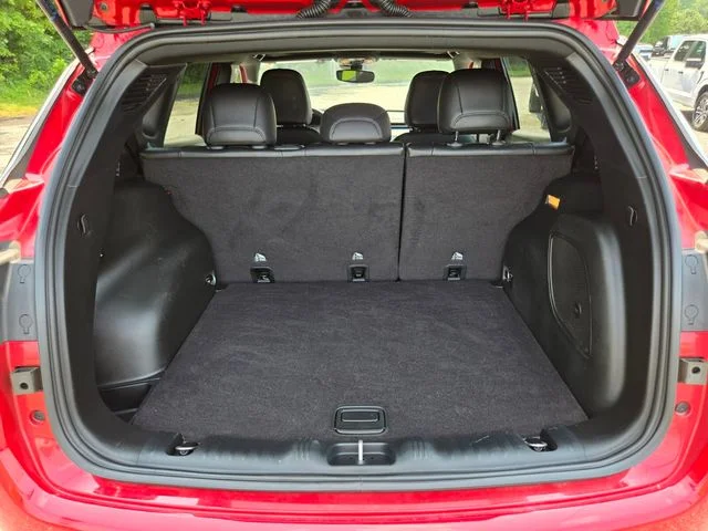 Used 2024 Red Jeep Latitude image 21