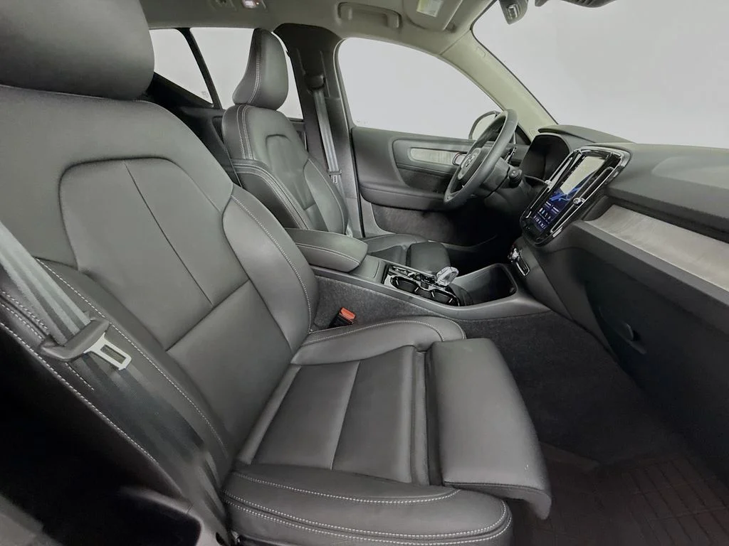 2026 Volvo XC40 Plus - Photo 24